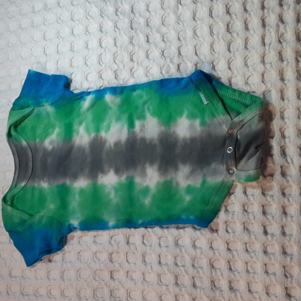Tie dyed organic snap, Gerber, size 12 month